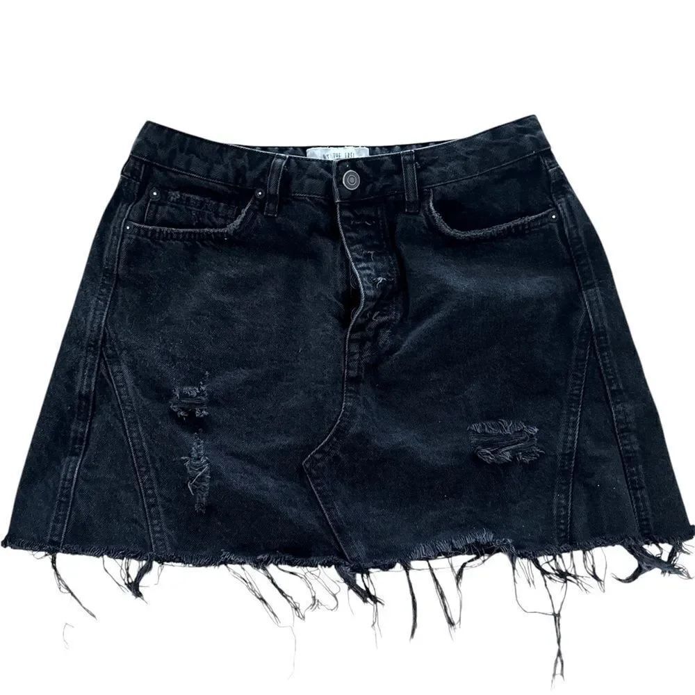 WE THE FREE BLACK DENIM DISTRESSED MINI SKIRT EUC